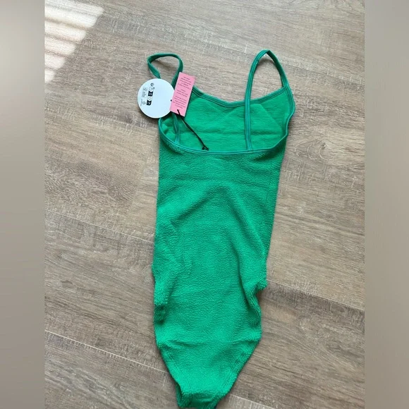 NEW Hunza G Women's Pamela Swimsuit in Emerald Green Crinkle One Size Coverage - Picture 5 of 7